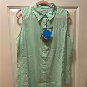 Columbia Women's Light Green Sleeveless Button Down Shirt